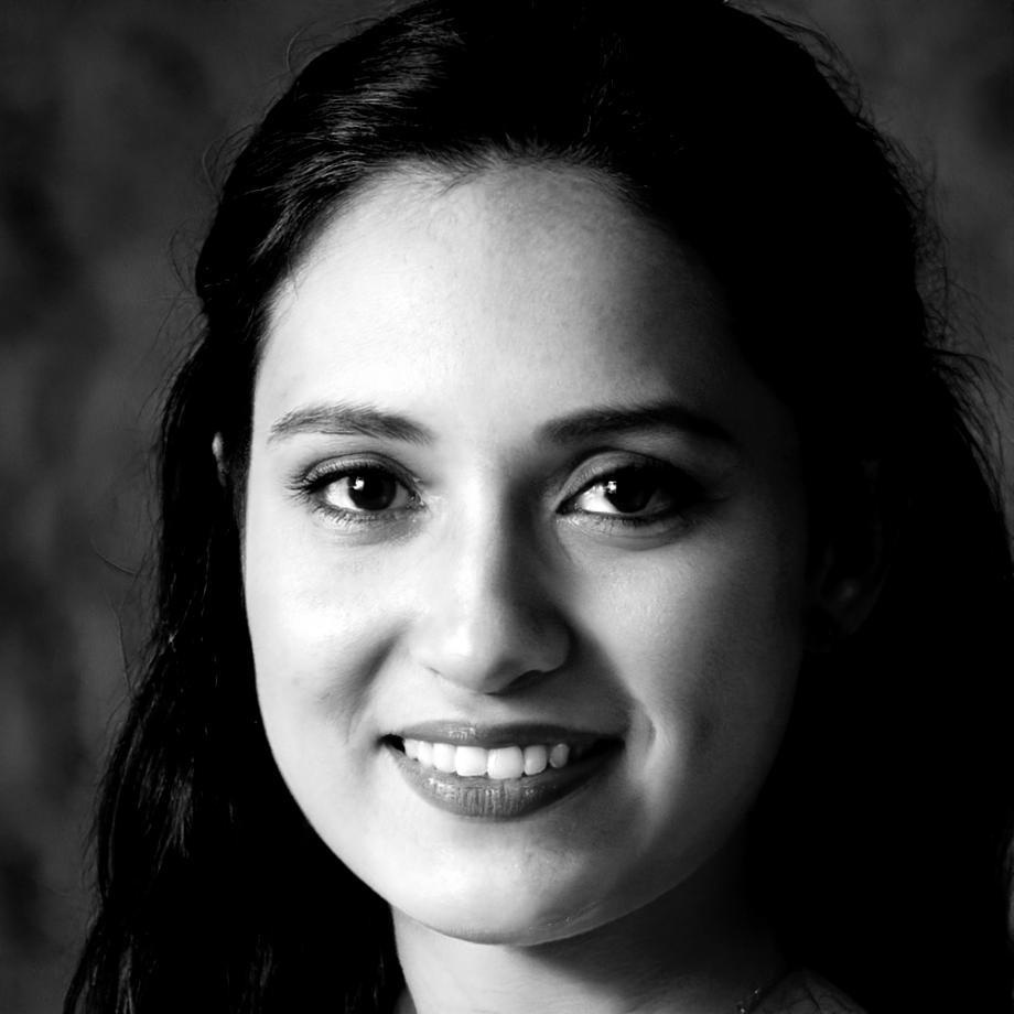 Senior Financial Analyst Beatriz Santos